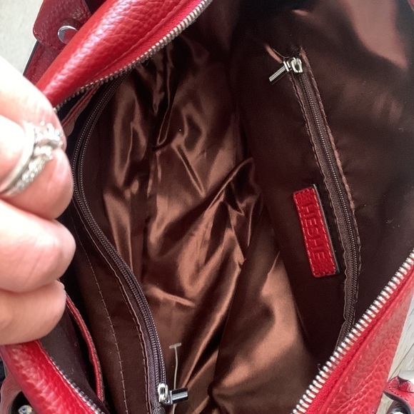 Heshe‎ red leather satchel bag - Picture 13 of 15